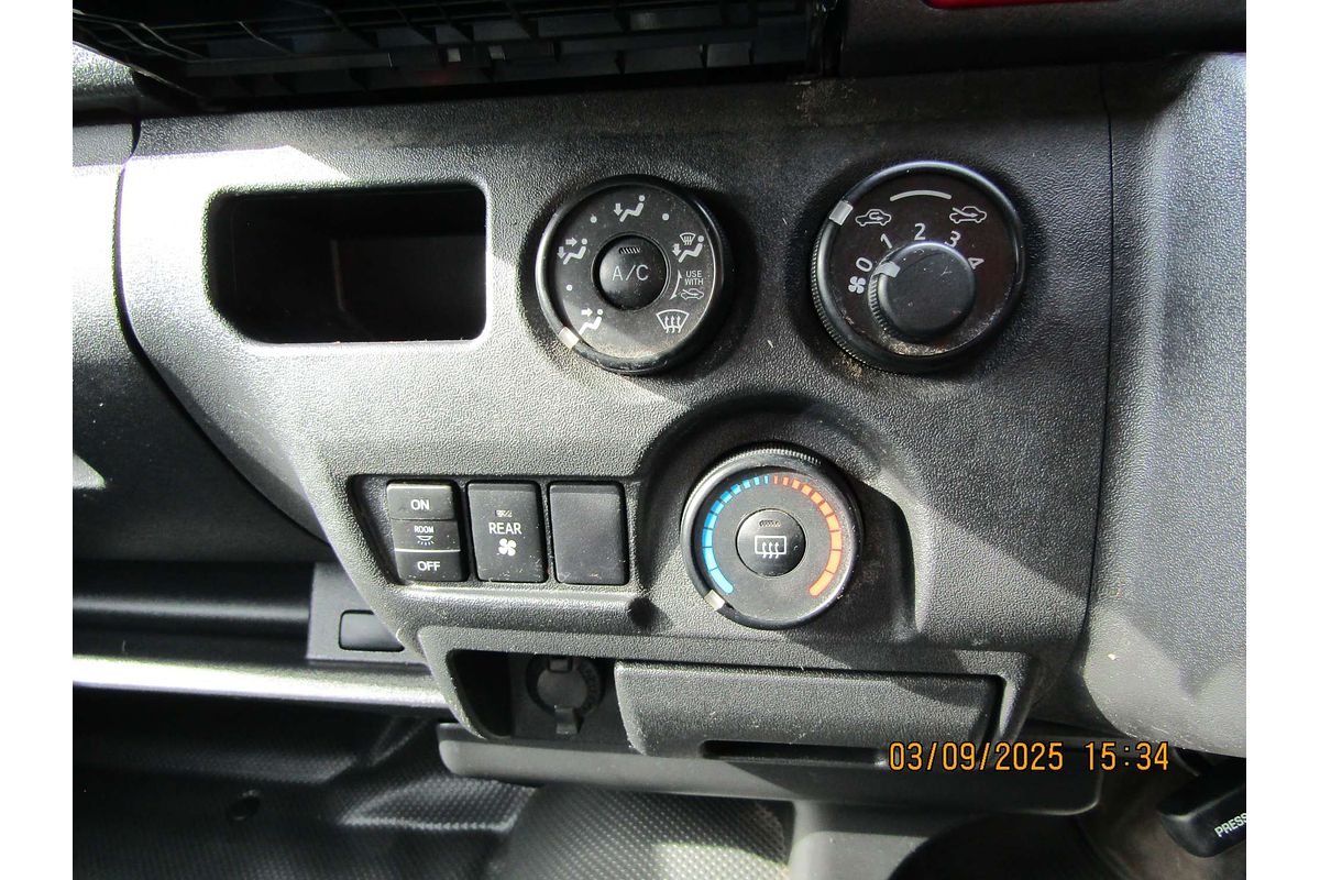 2017 Toyota Hiace Commuter KDH223R
