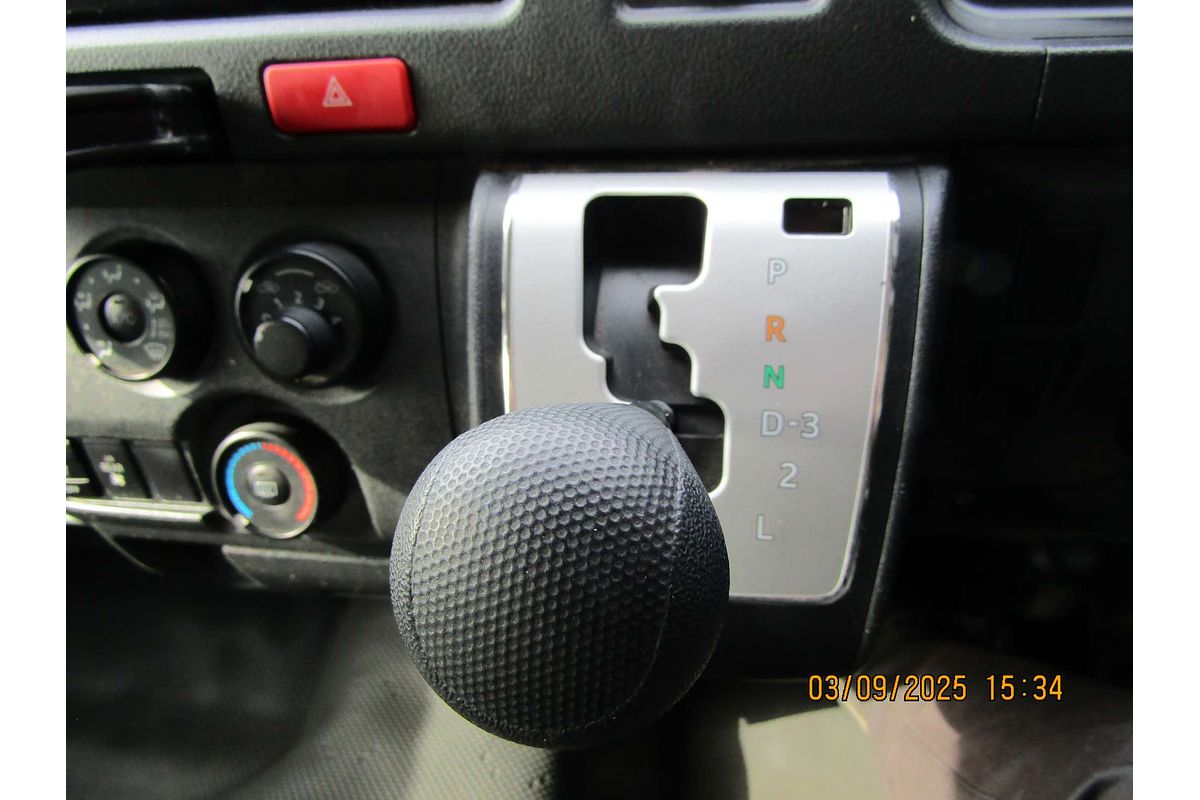 2017 Toyota Hiace Commuter KDH223R
