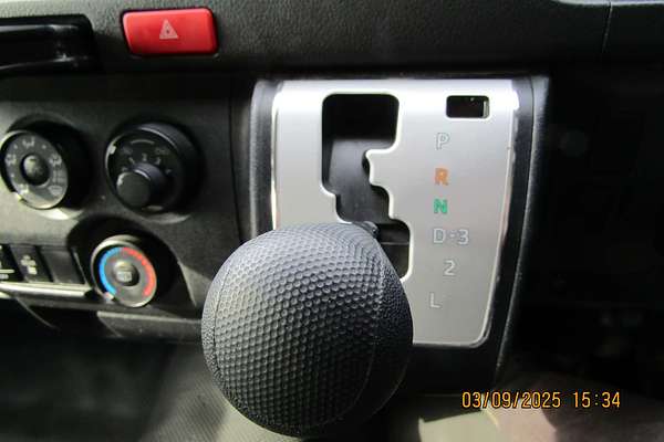 2017 Toyota Hiace Commuter KDH223R