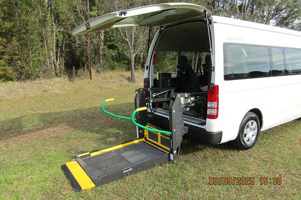 2017 Toyota Hiace Commuter KDH223R