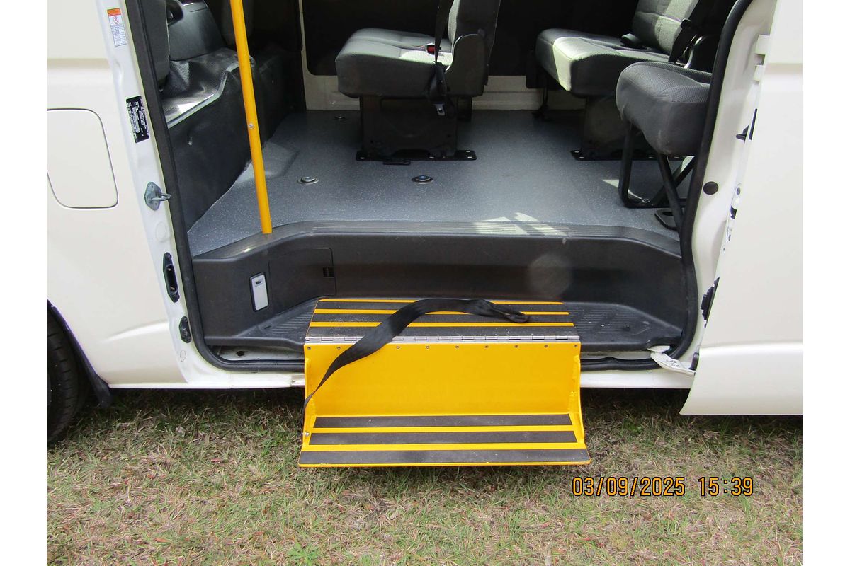 2017 Toyota Hiace Commuter KDH223R