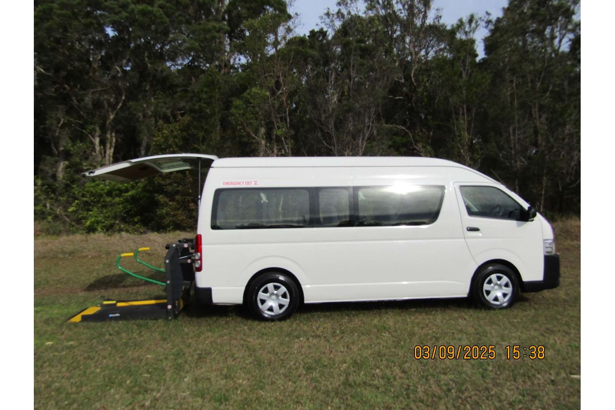 2017 Toyota Hiace Commuter KDH223R
