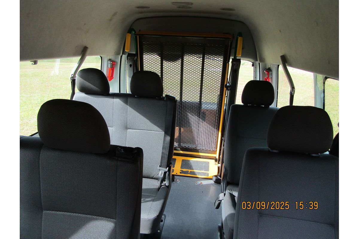2017 Toyota Hiace Commuter KDH223R