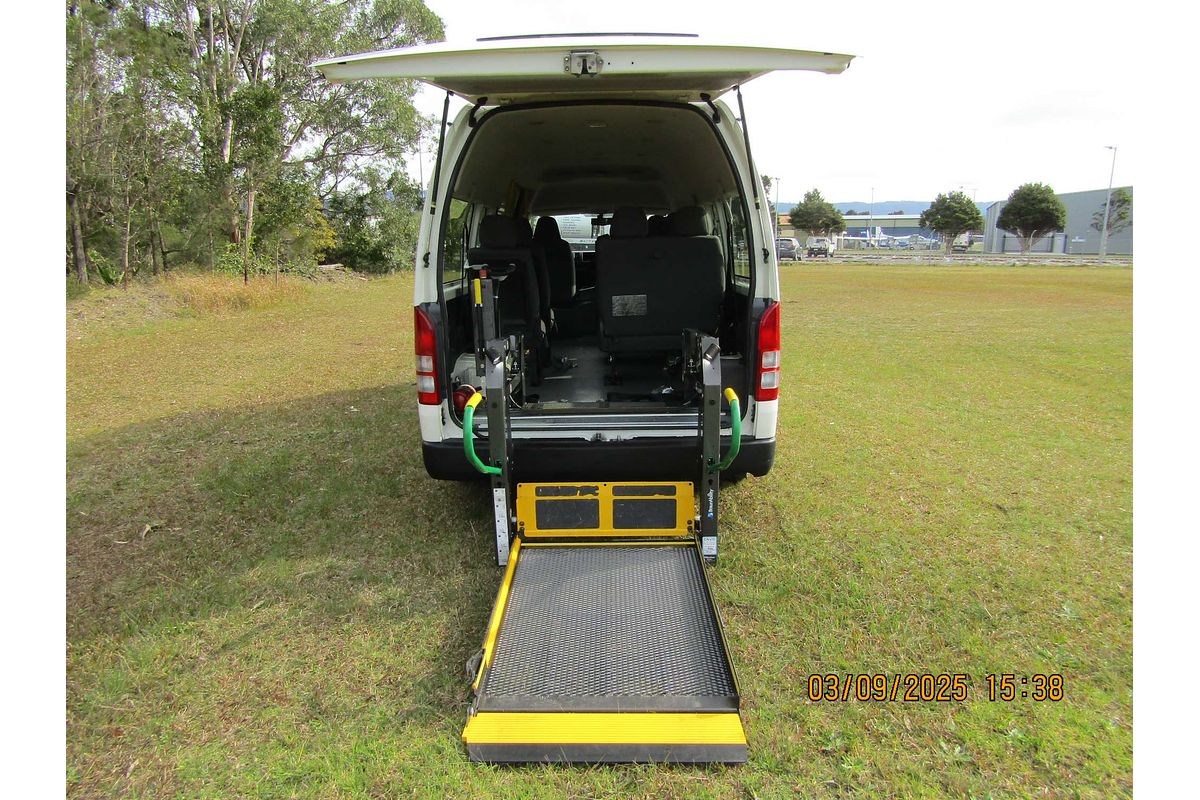 2017 Toyota Hiace Commuter KDH223R
