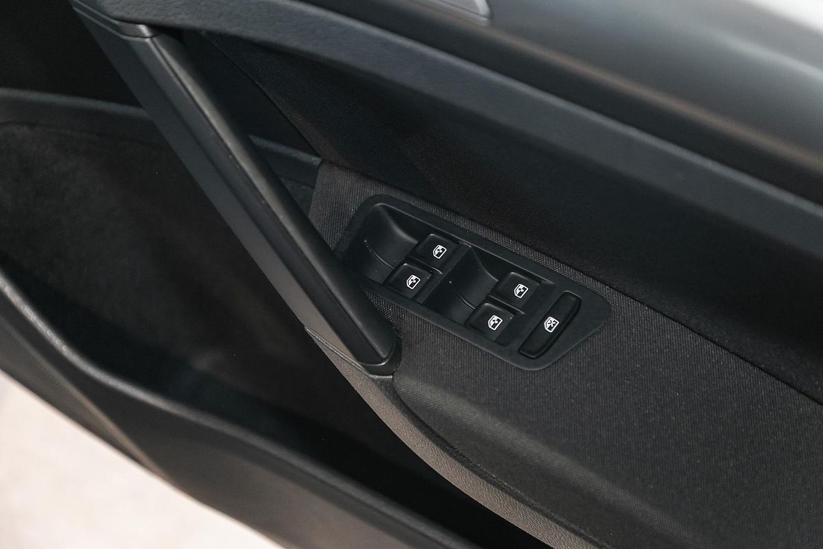 2015 Volkswagen Golf 92TSI Trendline 7