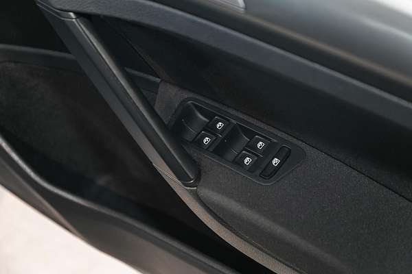 2015 Volkswagen Golf 92TSI Trendline 7