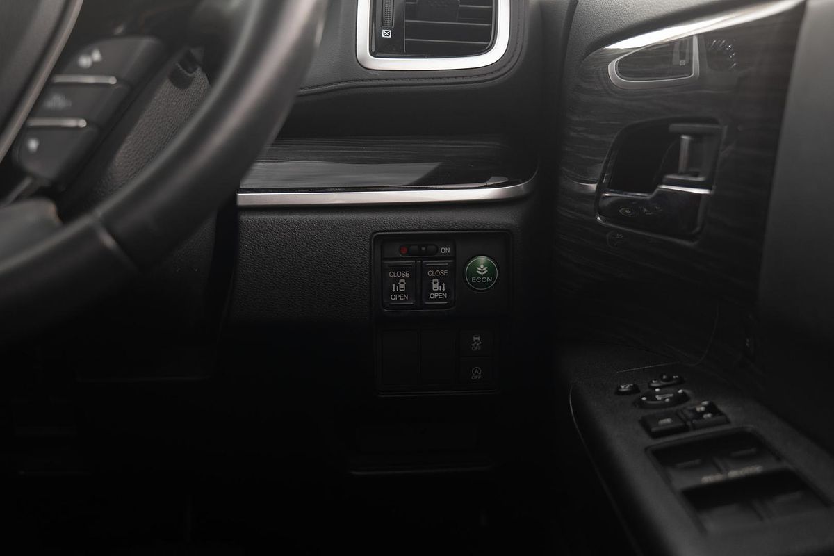 2017 Honda Odyssey VTi-L 5th Gen