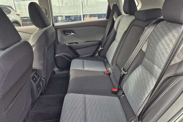 2024 Nissan X-TRAIL ST T33