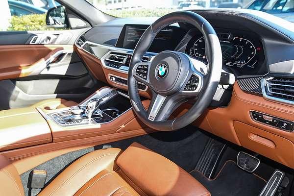 2021 BMW X6 M50i G06