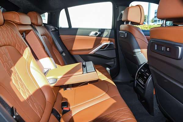 2021 BMW X6 M50i G06