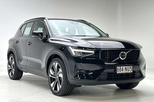 2022 Volvo XC40 Ultimate B5 Dark