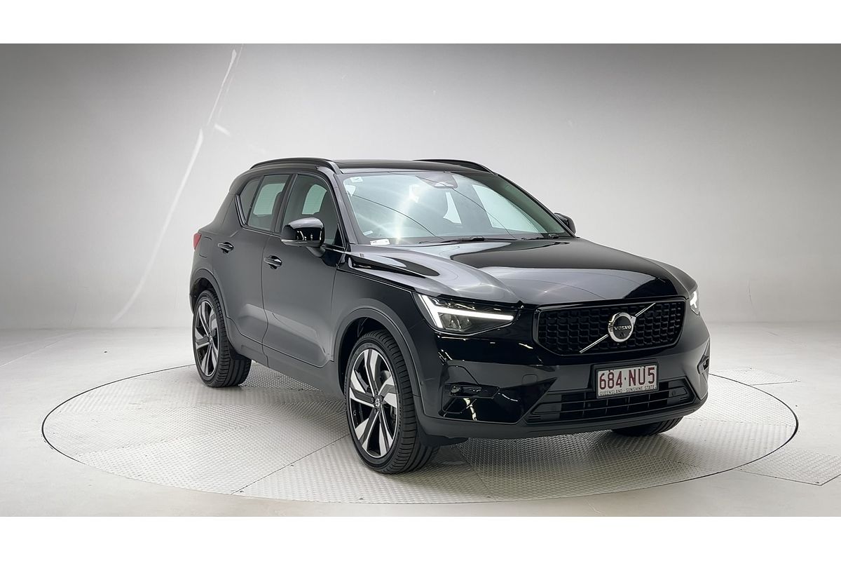 2022 Volvo XC40 Ultimate B5 Dark
