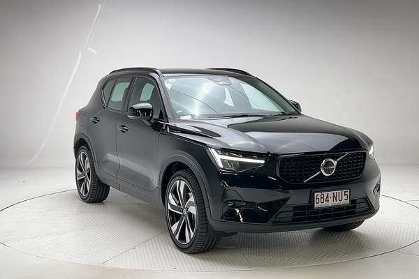 2022 Volvo XC40 Ultimate B5 Dark