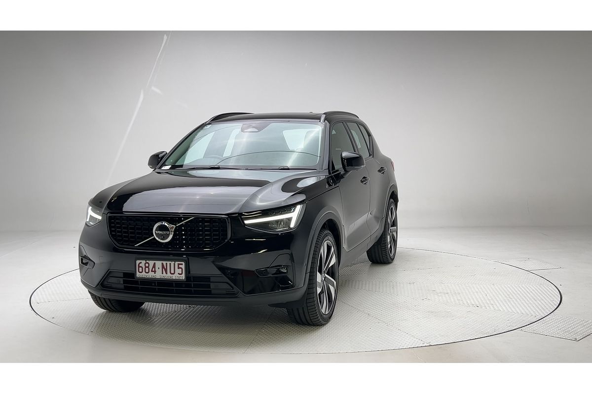 2022 Volvo XC40 Ultimate B5 Dark