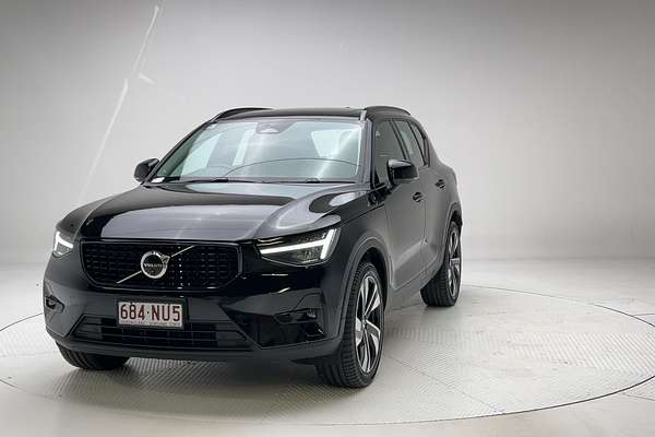 2022 Volvo XC40 Ultimate B5 Dark