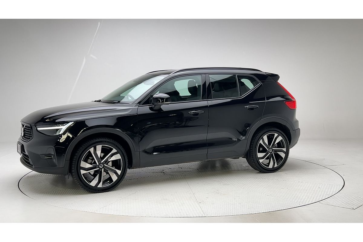 2022 Volvo XC40 Ultimate B5 Dark