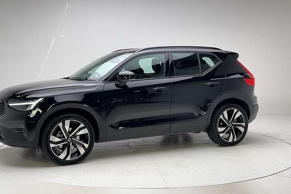 2022 Volvo XC40 Ultimate B5 Dark