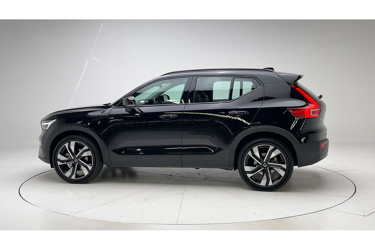 2022 Volvo XC40 Ultimate B5 Dark