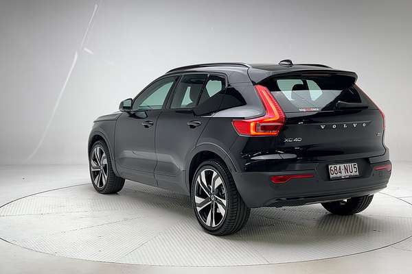 2022 Volvo XC40 Ultimate B5 Dark