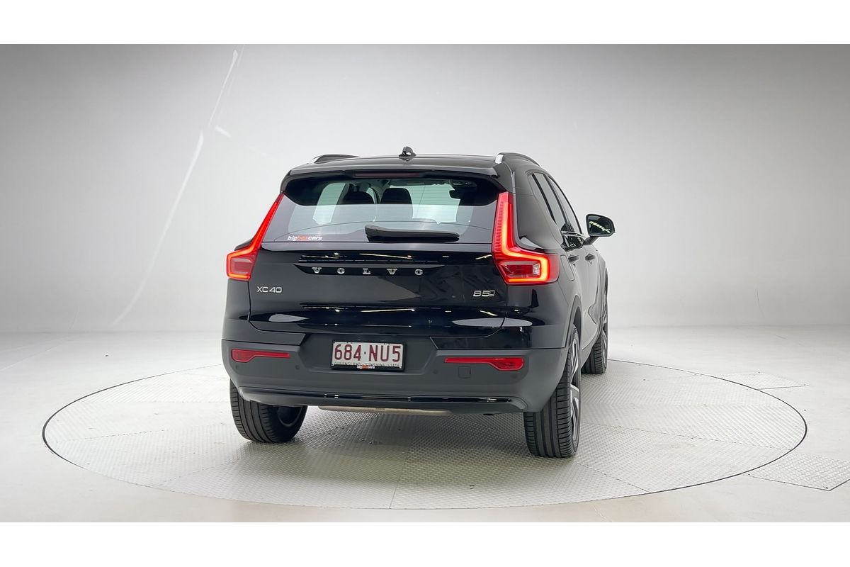2022 Volvo XC40 Ultimate B5 Dark