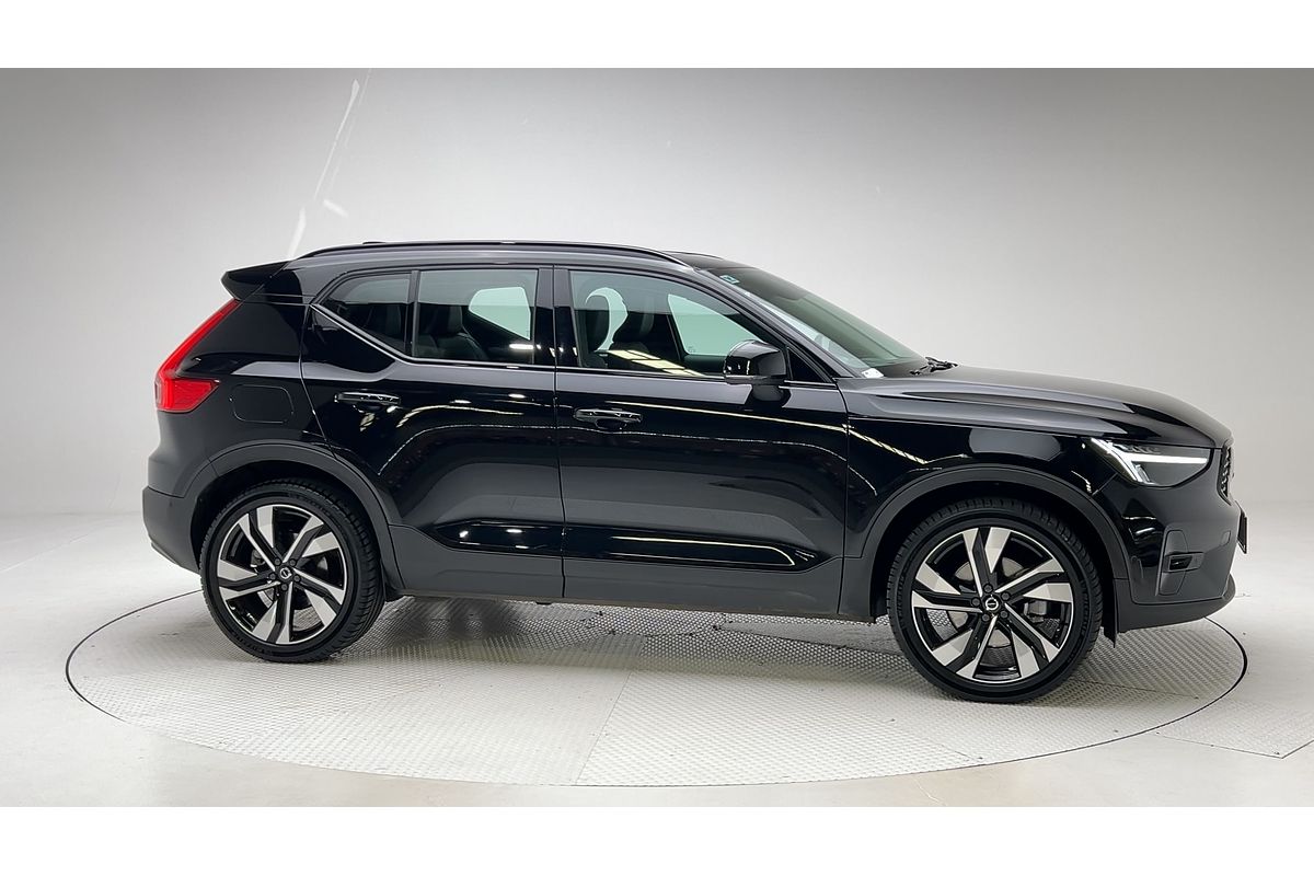2022 Volvo XC40 Ultimate B5 Dark