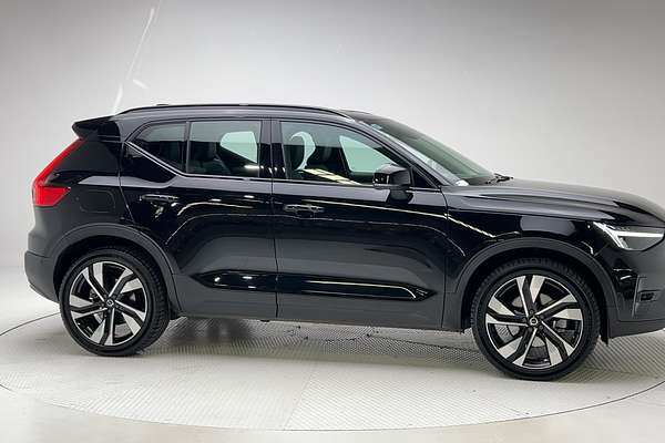 2022 Volvo XC40 Ultimate B5 Dark