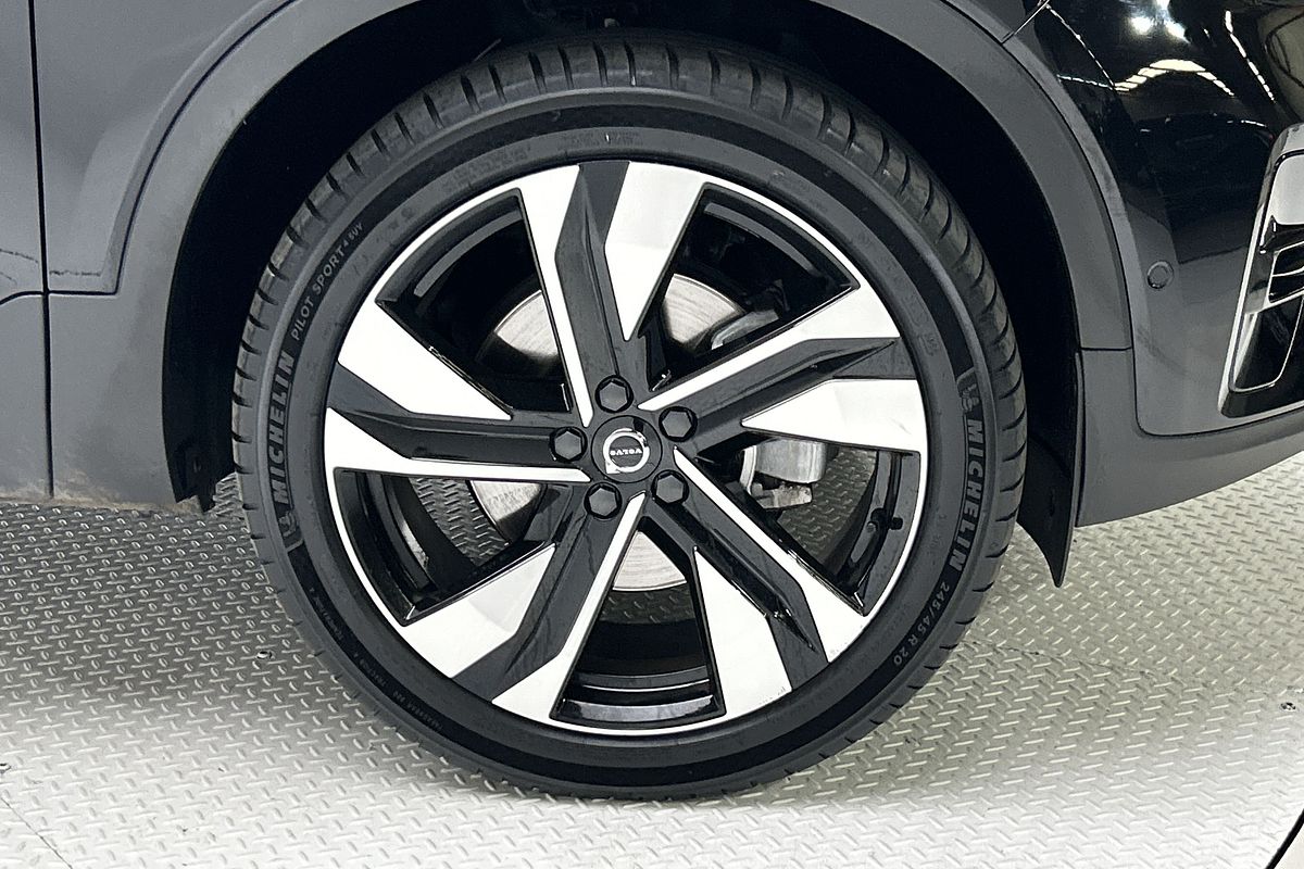 2022 Volvo XC40 Ultimate B5 Dark