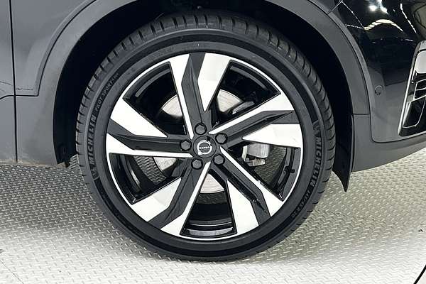 2022 Volvo XC40 Ultimate B5 Dark