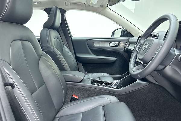 2022 Volvo XC40 Ultimate B5 Dark