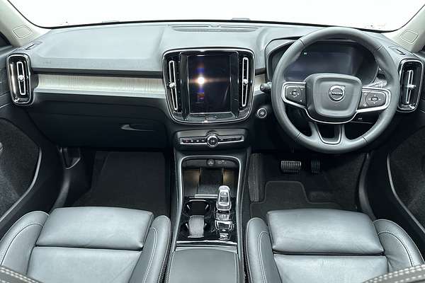 2022 Volvo XC40 Ultimate B5 Dark
