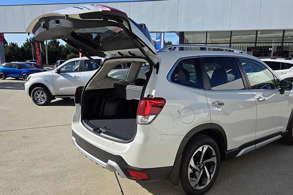 2024 Subaru Forester Hybrid S S5
