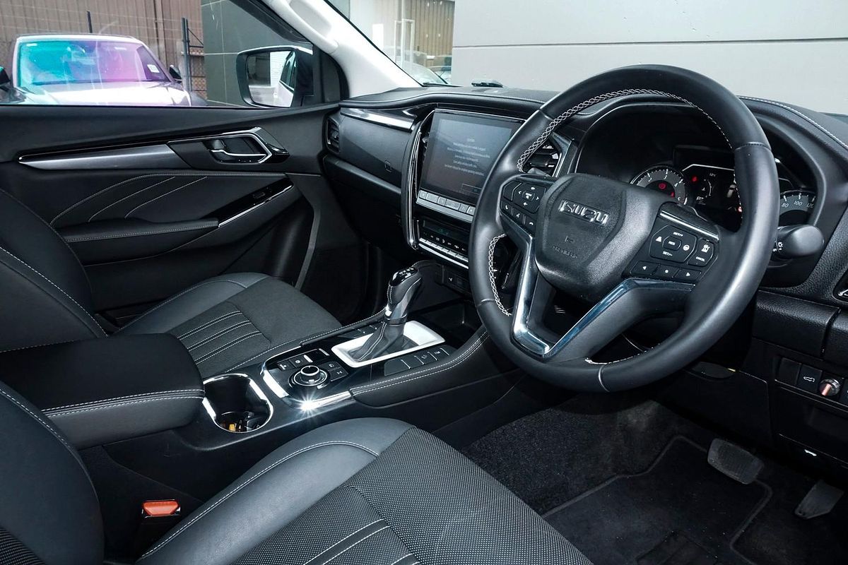 2022 Isuzu MU-X LS-T