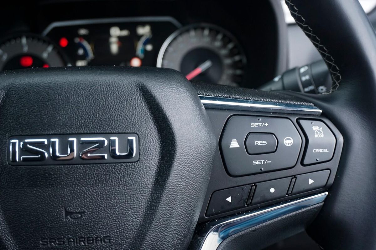 2022 Isuzu MU-X LS-T