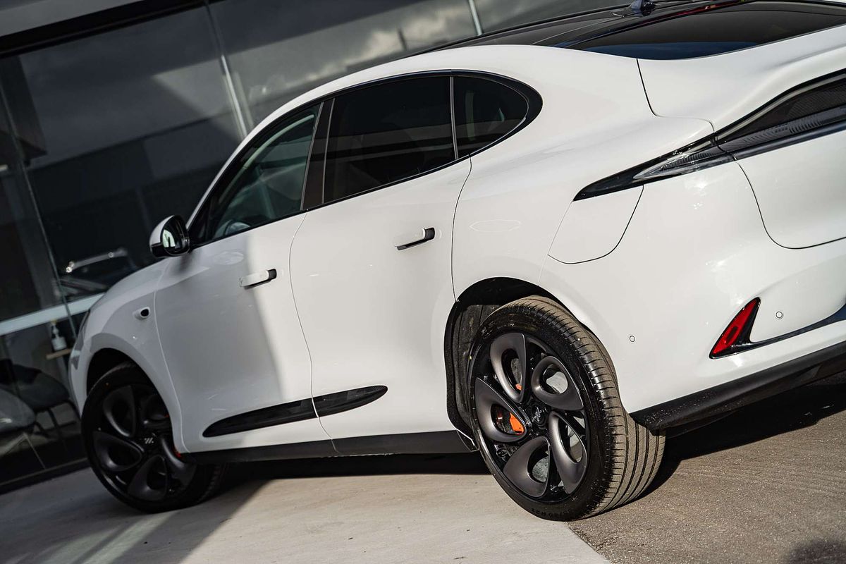 2025 MG IM6 Performance S12L