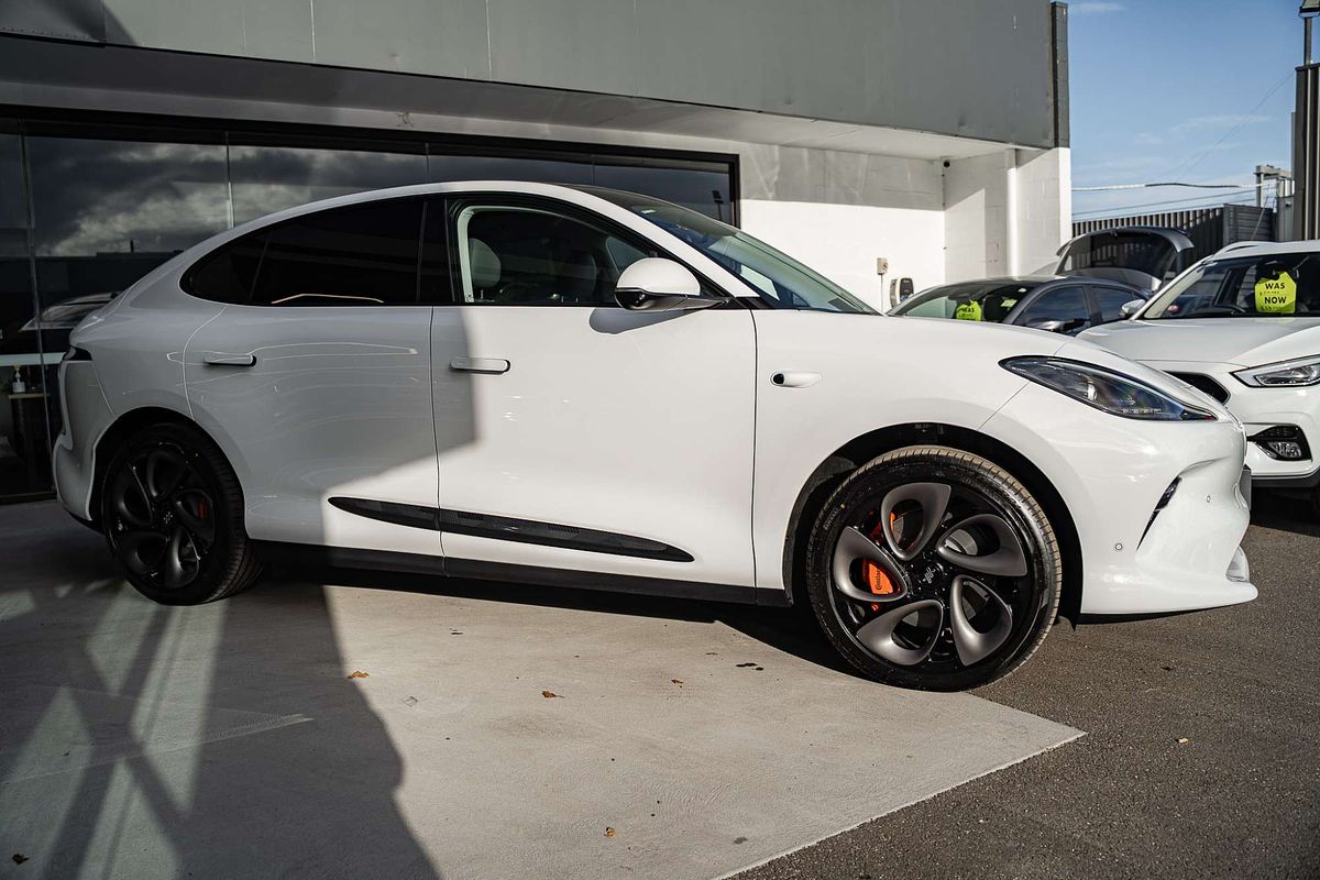 2025 MG IM6 Performance S12L