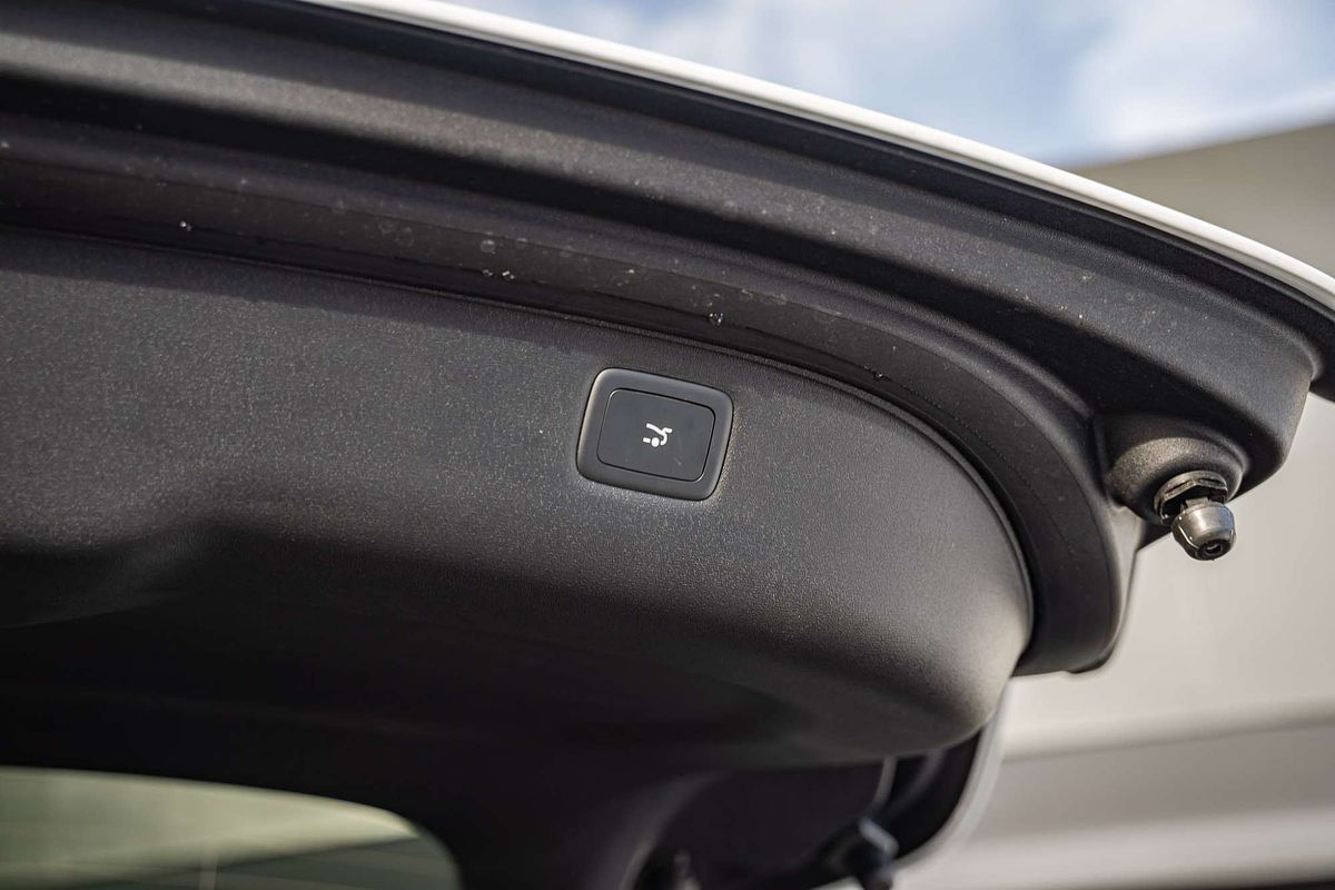 2025 MG IM6 Performance S12L