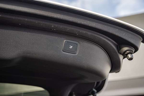 2025 MG IM6 Performance S12L