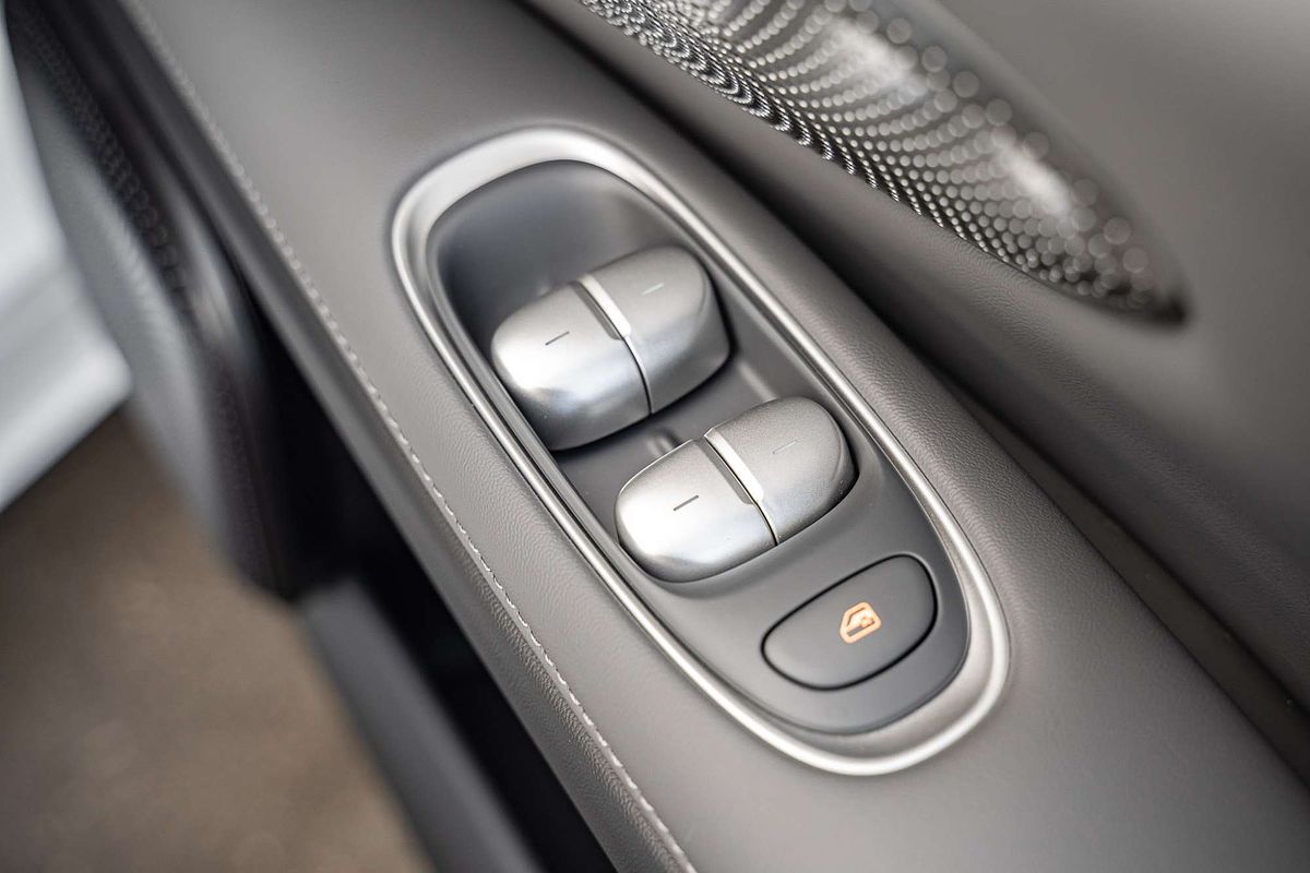 2025 MG IM6 Performance S12L