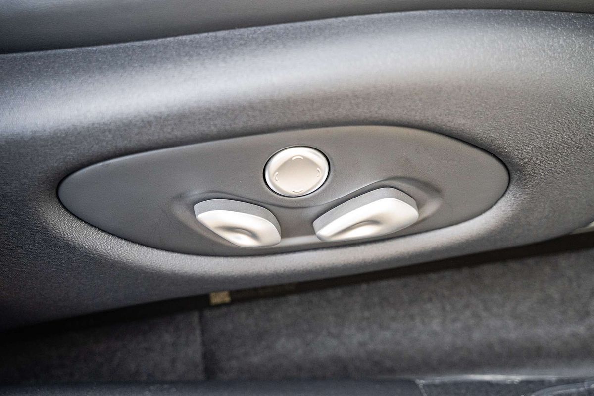 2025 MG IM6 Performance S12L