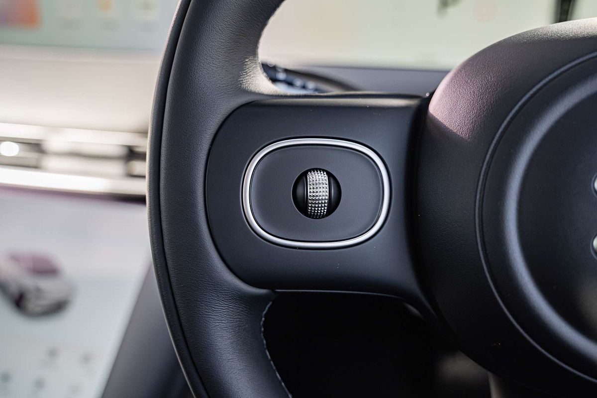 2025 MG IM6 Performance S12L