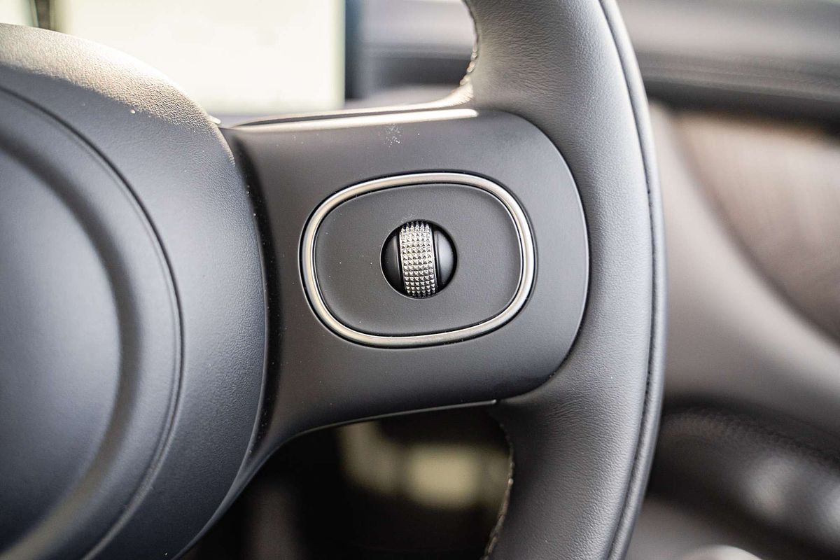 2025 MG IM6 Performance S12L