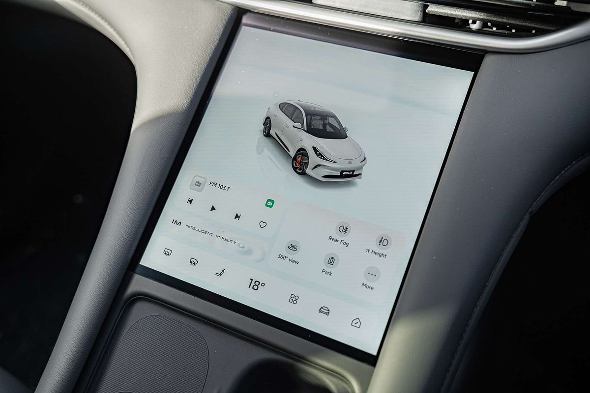 2025 MG IM6 Performance S12L