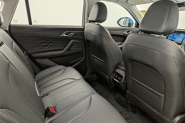 2025 MG HS Excite AS33