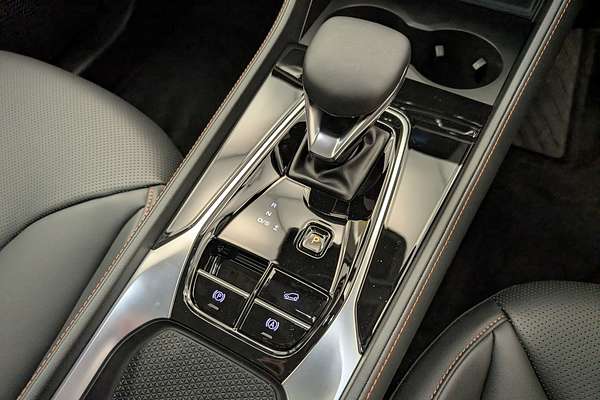 2025 MG HS Excite AS33