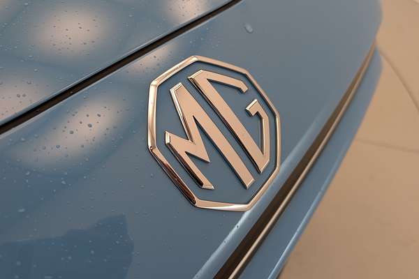 2025 MG HS Excite AS33