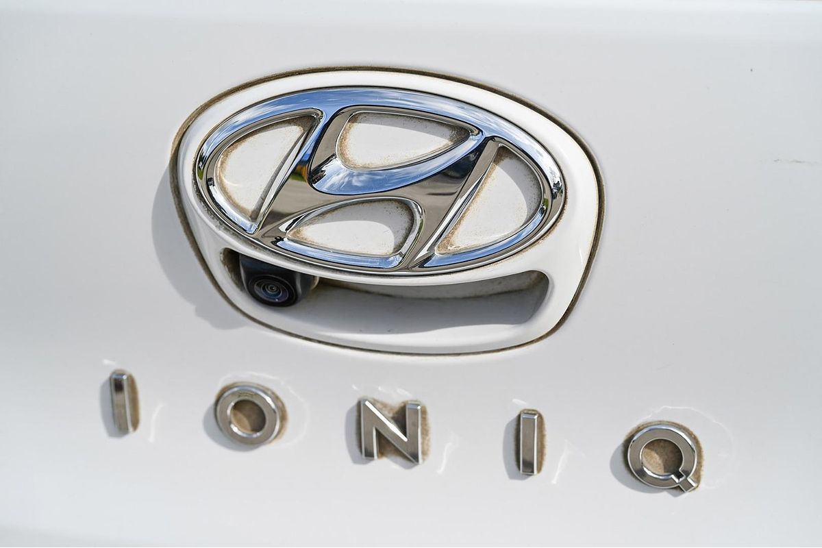 2022 Hyundai IONIQ Hybrid Premium AE.V4