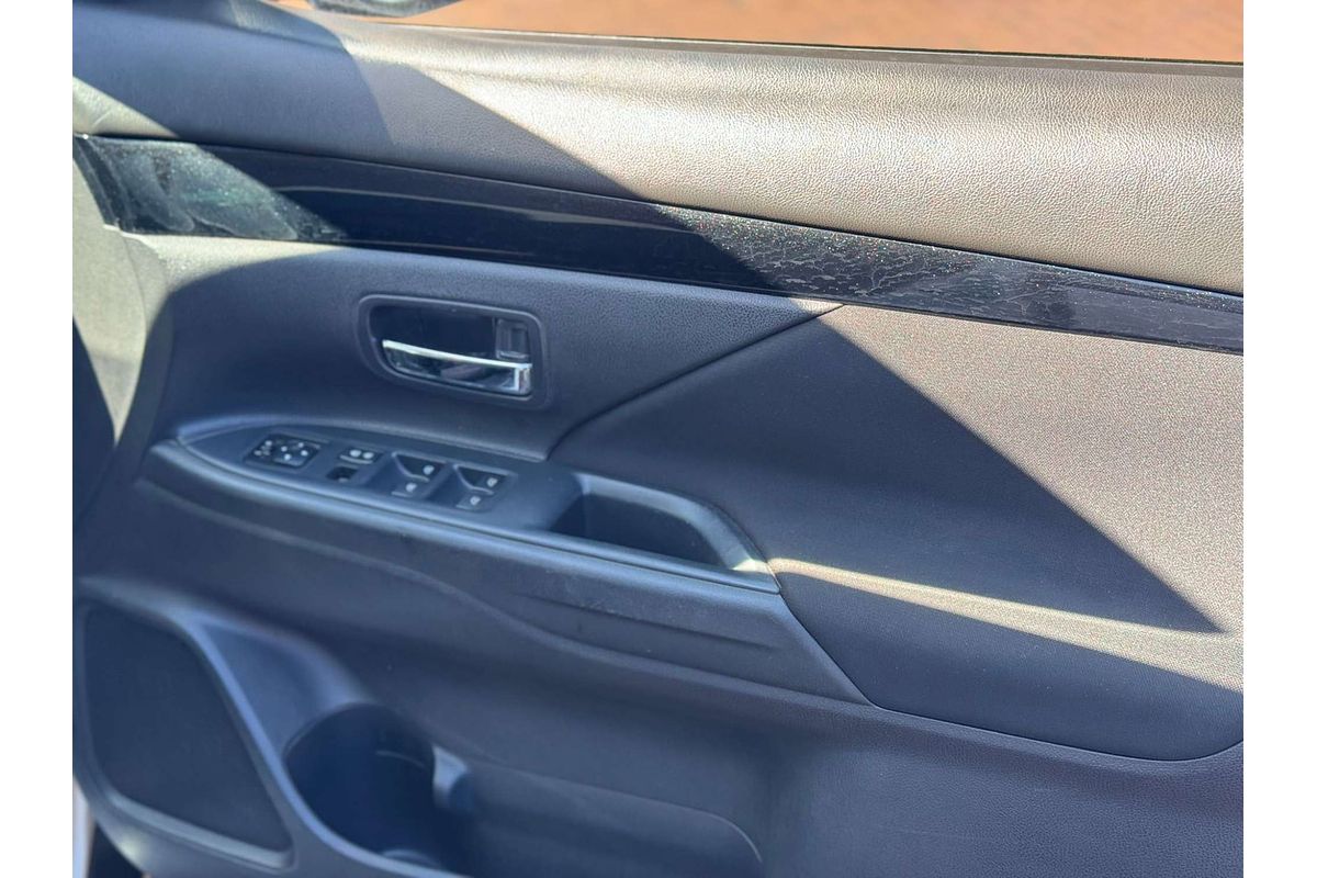 2020 Mitsubishi Outlander ES ZL