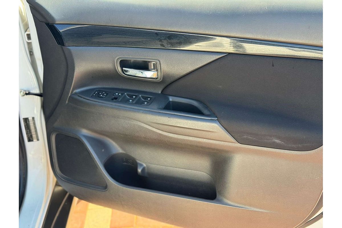 2020 Mitsubishi Outlander ES ZL
