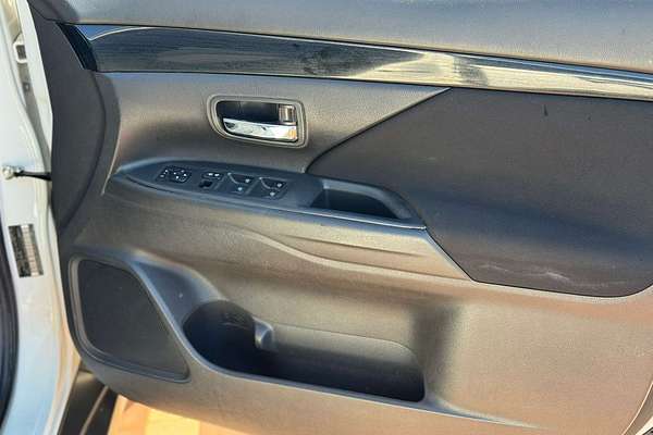 2020 Mitsubishi Outlander ES ZL