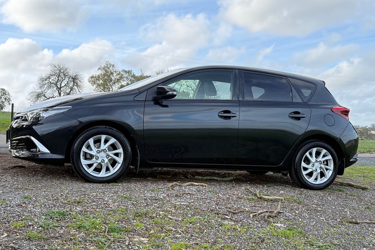 2017 Toyota Corolla Ascent Sport ZRE182R